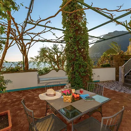 - Le Sirene بوسيتانو